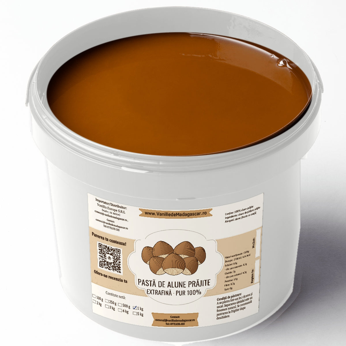 Pastă de alune prăjite pură 100% – culoarea și textura cremoasă în găletușa deschisă